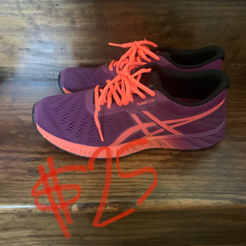 ASICS tennis shoes